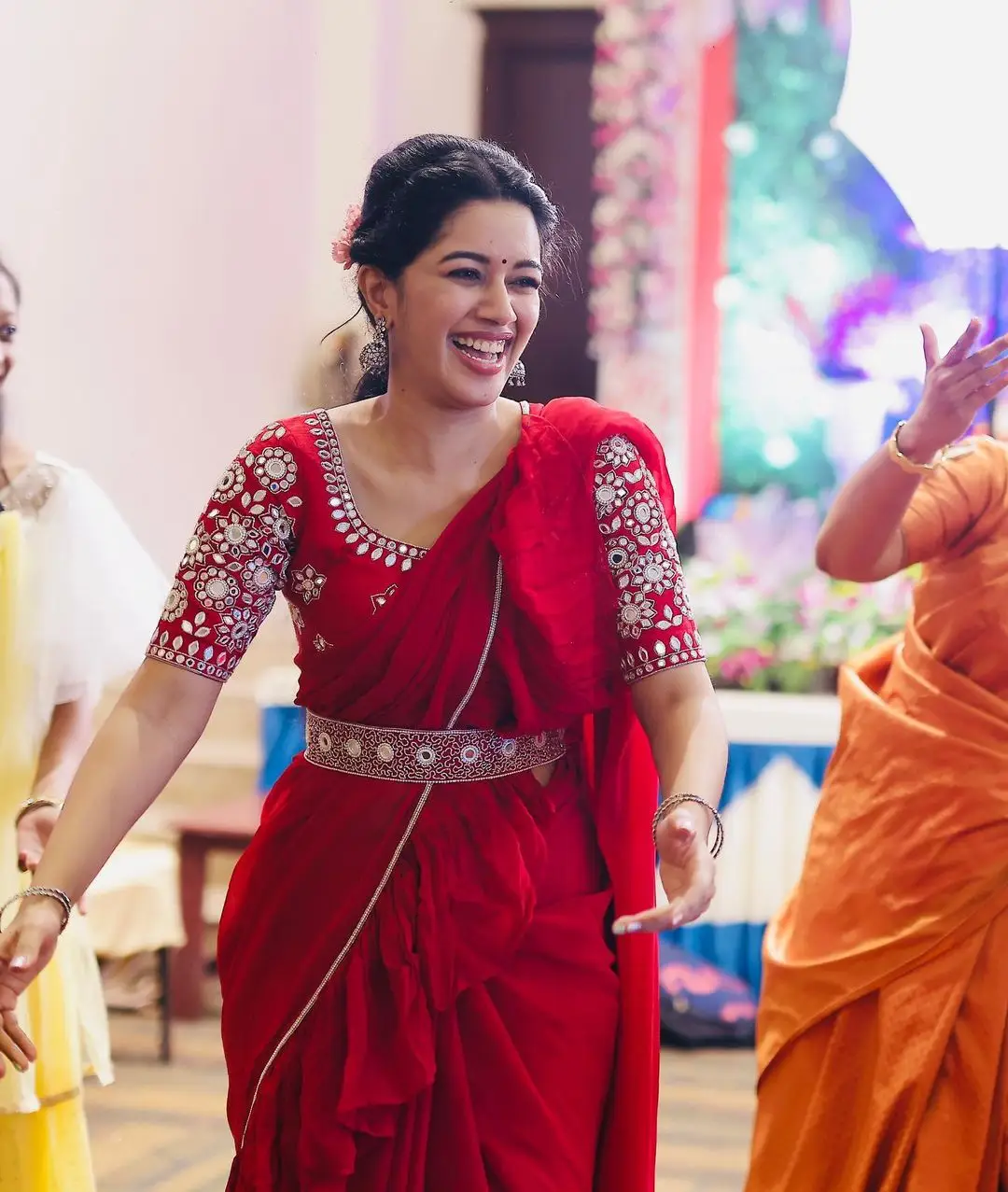 Indian Actress Mirnalini Ravi Images In Maroon Saree